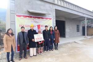 Bàn giao kinh phí hỗ trợ xây nhà đại đoàn kết cho hộ nghèo huyện Bình Liêu
