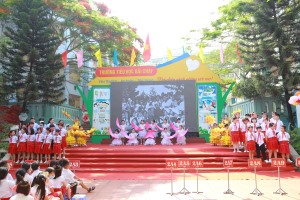 Trường tiểu học Bãi Cháy sinh hoạt chính trị: "Hồ Chí Minh - đẹp nhất tên Người”