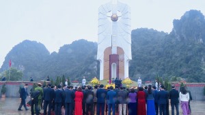Dâng hương tưởng niệm các anh hùng liệt sỹ nhân kỷ niệm 93 năm ngày thành lập Đảng Cộng sản Việt Nam