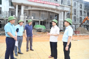 Đồng chí Bí thư Thành ủy kiểm tra tiến độ thi công trường THCS & THPT Quảng La