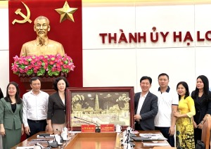 Trường chính trị Trường Chinh (Nam Định) trao đổi nghiệp vụ, nghiên cứu thực tế tại TP Hạ Long