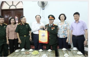 Lãnh đạo Tỉnh và thành phố thăm, tặng quà Cựu chiến binh Điện Biên Phủ