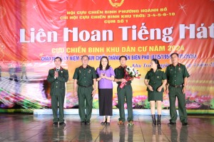 Sôi nổi hội thi Tiếng hát cựu chiến binh Khu dân cư Cụm số 1 phường Hoành Bồ
