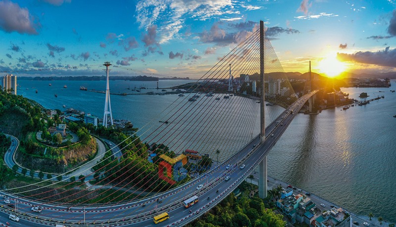 Hoàng hôn nơi thành phố bên bờ di sản
