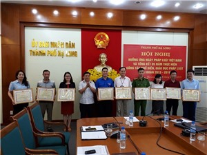 HỘI NGHỊ HƯỞNG ỨNG NGÀY PHÁP LUẬT VIỆT NAM VÀ TỔNG KẾT 5 NĂM THỰC HIỆN CÔNG TÁC PHỔ BIẾN GIÁO DỤC PHÁP LUẬT