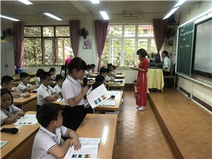 TRƯỜNG TIỂU HỌC LÊ HỒNG PHONG: ỨNG DỤNG PHÒNG HỌC THÔNG MINH TRONG ĐỔI MỚI PHƯƠNG PHÁP DẠY HỌC