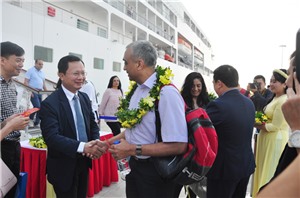 Lãnh đạo tỉnh chúc tết khách du lịch tàu biển quốc tế đến Hạ Long
