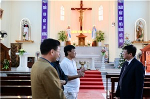 Lãnh đạo thành phố Hạ Long: Thăm, tặng quà Nhà thờ giáo họ Hà Khẩu và giáo dân phường Hà Khẩu nhân dịp Giáng sinh 2020