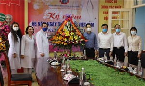 Lãnh đạo thành phố thăm, chúc mừng ngành Y tế nhân ngày Thầy thuốc Việt Nam