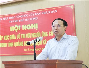 Cử tri phường Hà Phong tiếp xúc với người ứng cử đại biểu HĐND Tỉnh và Thành phố