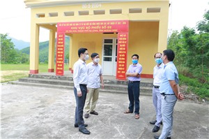 Đồng chí Phạm Lê Hưng, Phó Bí thư Thành ủy kiểm tra công tác chuẩn bị bầu cử tại các xã miền Tây của Thành phố.