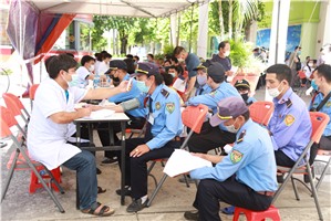Thành phố Hạ Long: Tổng kết giai đoạn 1 Chiến dịch tiêm chủng diện rộng Vắc-xin Covid-19 năm 2021