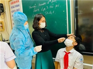 Người dân Hạ Long chủ động test nhanh kháng nguyên phát hiện nhiều ca dương tính với Sars-Cov-2