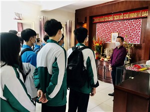 Chương trình ngoại khóa tìm hiểu lịch sử cho học sinh tham gia bồi dưỡng cảm tình Đảng
