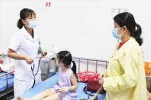 Chủ động phòng bệnh cho trẻ khi thời tiết giao mùa