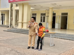Tuyên truyền pháp luật về an toàn giao thông; phòng chống ma túy, đuối nước, bạo lực học đường tại xã Đồng Sơn