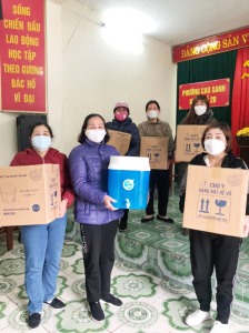 Hội LHPN: Tặng bình lọc nước cho người dân