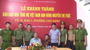 Bàn giao nhà tình nghĩa tặng Mẹ Việt Nam anh hùng Nguyễn Thị Thực 