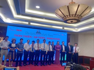 Hạ Long tham dự Hội thảo “Du lịch Việt Nam - Cơ hội và thách thức hè 2022”.