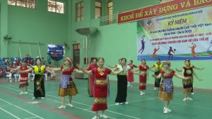 Giao lưu bóng chuyền hơi kỷ niệm 81 năm ngày Người cao tuổi Việt Nam