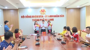 Trao Quyết định của UBND TP điều động, bổ nhiệm viên chức lãnh đạo, quản lý một số trường học