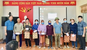 Tặng quà trung thu cho thiếu nhi và các hộ dân thuộc diện GPMB