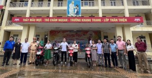 TP Hạ Long trao tặng xe máy cho giáo viên các xã vùng cao