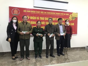 Trao quà Tết cho nạn nhân chất độc da cam/Dioxin thành phố