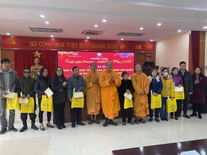 Chùa Ba Vàng tặng quà Tết đến các hộ gia đình khó khăn