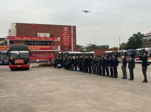 Công ty than Hòn Gai- TKV: tổ chức xe đưa công nhân về quê ăn tết