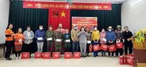Trao tặng trên 60 suất quà tết cho đối tượng có hoàn cảnh khó khăn trên địa bàn 2 xã Đồng Lâm, Đồng Sơn