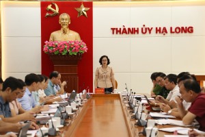 Thường trực Thành ủy giao ban với các cơ quan tham mưu, giúp việc