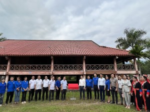 Thành đoàn Hạ Long: Gắn biển và trao tặng công trình “nhà văn hoá thông minh” tại 2 xã vùng cao