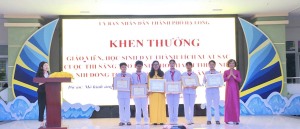 Thành phố khen thưởng học sinh đạt giải Ba Cuộc thi sáng tạo dành cho thanh thiếu niên nhi đồng toàn quốc lần thứ 19