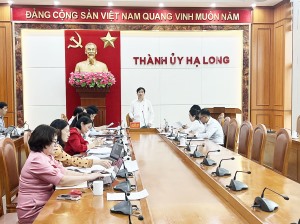 Thường trực Thành ủy cho ý kiến: tình hình sử dụng biên chế và tiến độ triển khai tiếp nhận, thi tuyển viên chức 