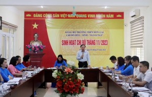 Đồng chí Bí thư Tỉnh ủy dự sinh hoạt chi bộ tại trường THPT Hòn Gai