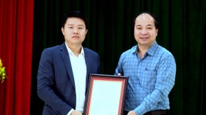 Trao các quyết định của BTV Thành ủy về việc điều động và chỉ định Phó Bí thư cấp uỷ cơ sở