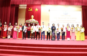 Trao Quyết định kết nạp lớp Đảng viên nhân dịp kỷ niệm 30 năm ngày thành lập thành phố Hạ Long