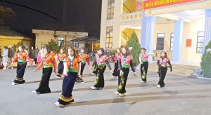 Phường Hà Trung tổ chức chương trình giao lưu Dân vũ chào mừng 30 năm ngày thành lập thành phố Hạ Long.
