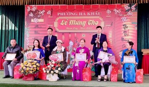 Phường Hà Khẩu tổ chức lễ chúc mừng, mừng thọ năm 2023 cho người cao tuổi