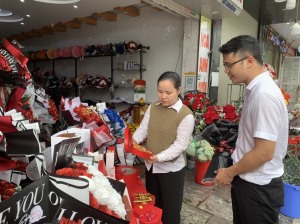 Sôi động thị trường quà tặng Lễ tình nhân
