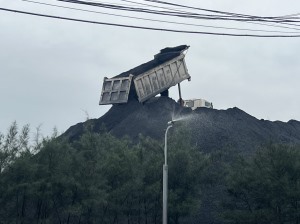Ngành than thi đua lao động sản xuất ngay từ đầu năm