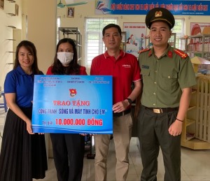 Phòng an ninh mạng và phòng chống tội phạm sử dụng công nghệ cao CA tỉnh tổ chức chương trình tình nguyện hưởng ứng Tháng thanh niên năm 2023 tại xã Đồng Sơn.