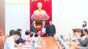 Công bố quyết định về công tác cán bộ tại Ban quản lý chợ Hạ Long 1