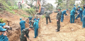 Phường Hoành Bồ: Thực hiện VSMT và đào, đắp kênh mương trước mùa mưa bão