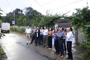 Phường Hồng Hải bàn giao tuyến đường điện chiếu sáng cho xã Quảng La
