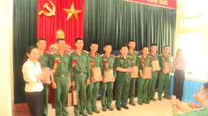 Đồng chí Nguyễn Thị Vân Hà, Phó Chủ tịch HĐND Thành phố dự lễ tuyên thệ chiến sỹ mới