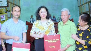 Lãnh đạo tỉnh, Thành phố thăm, tặng quà người có công nhân dịp kỷ niệm 76 năm Ngày Thương binh liệt sỹ
