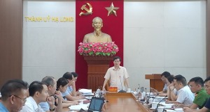 Quyết tâm di dời và xử lý các phương tiện thủy neo đậu trái phép ven bờ Vịnh Hạ Long 