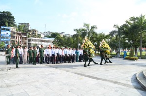 Xúc động lễ dâng hoa, dâng hương tưởng nhớ các anh hùng, liệt sỹ